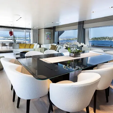 Luxury Yacht Moretti In Tropez *