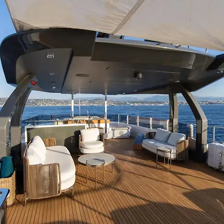 Luxury Yacht Moretti In Tropez 보트호텔